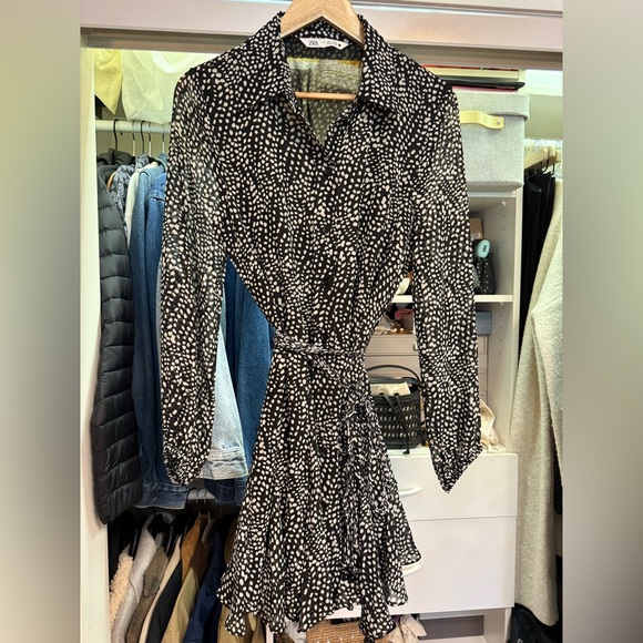 Zara Dresses & Skirts - Zara Monochrome Dotted Long Sleeve Dress